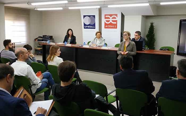 L'acte va congregar a més d'una trentena de representants de companyies de L'Hospitalet i El Baix Llobregat