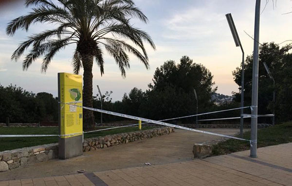 SOCIETAT: L'Ajuntament de Castelldefels tanca els accessos a la platja i el parc del Castell