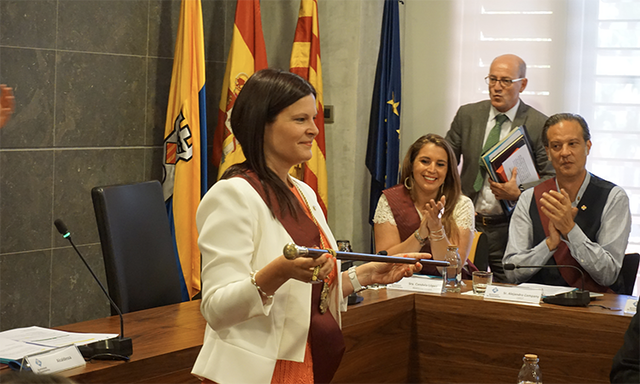 Maria Miranda, alcaldessa de Castelldefels, durant la seva investidura