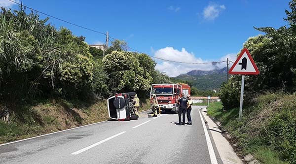 SUCCESSOS: Un home ferit en un accident de trànsit a la C-1414 a Esparreguera