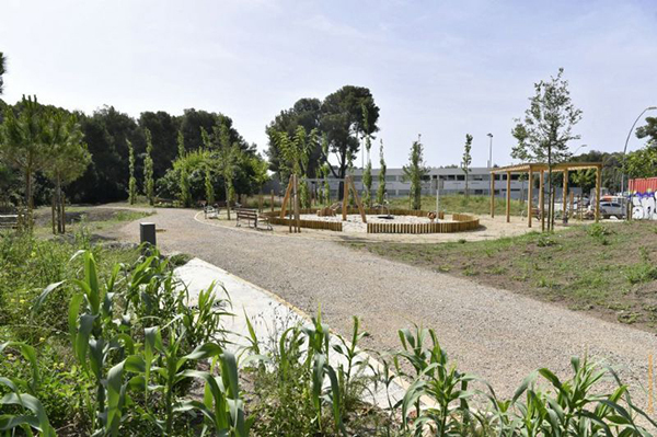 SOCIETAT: El nou parc de la zona escolar de Ca n'Aimeric duu el nom de Marta Mata