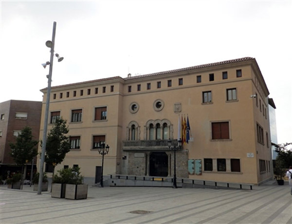 SOCIETAT: L'Ajuntament de Cornellà prepara un acte d'homenatge a les persones mortes durant la pandèmia