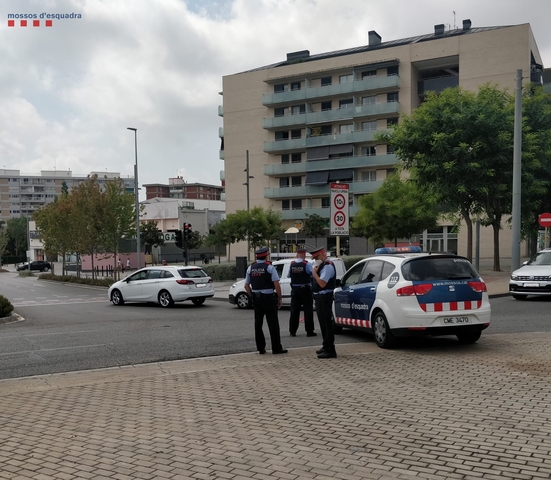 Dispositiu policial en diferents municipis del Baix Llobregat