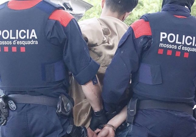 Els tres arrestats, amb onze antecedents anteriors de la mateixa tipologia delictiva, van passar a disposició judicial del Jutjat de Guàrdia de Gavà