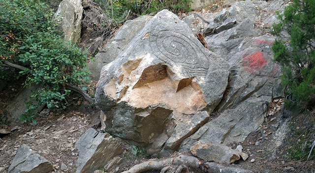 Atac contra el petròglif neolític al cim del Montpedrós
