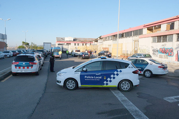 SUCCESSOS: Mossos d’Esquadra i Policia Local de Sant Joan Despí desallotgen els ‘okupes’ d’una nau industrial