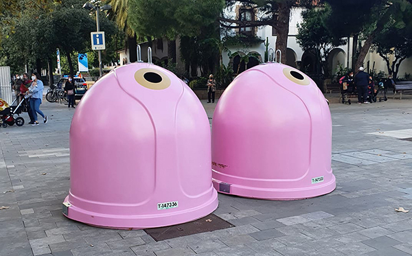 Castelldefels recicla i lluita contra el càncer de mama