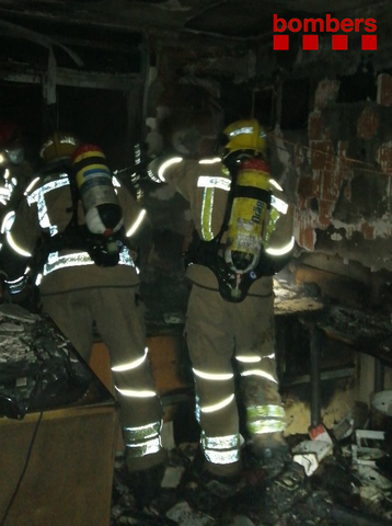 SUCCESSOS: Cremen dos balcons en un edifici de Sant Boi de Llobregat