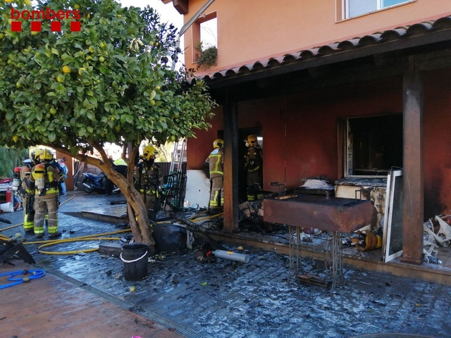 SUCCESSOS: Crema una planta baixa d’una casa a Torrelles de Llobregat