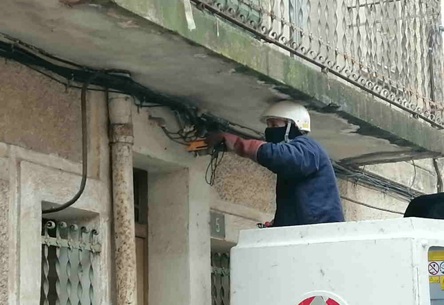 SUCCESSOS: Tallen la llum a catorze habitatges amb connexions fraudulentes a Gavà