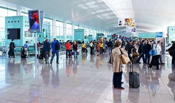 SOCIETAT: L’Aeroport del Prat registra el febrer un 91,3% menys de passatgers que en el mateix mes de l’any passat