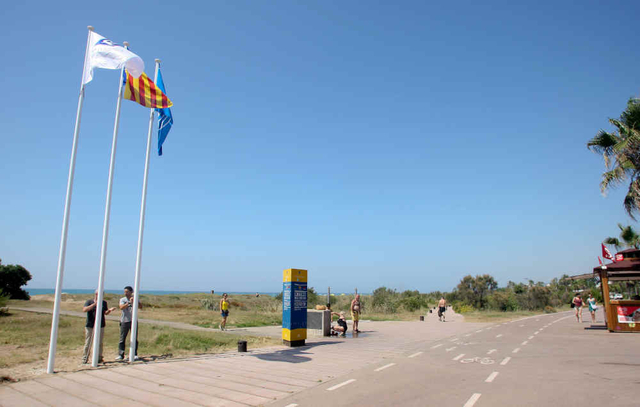 MEDI AMBIENT: Les platges de Gavà i Castelldefels renoven els seus distintius 