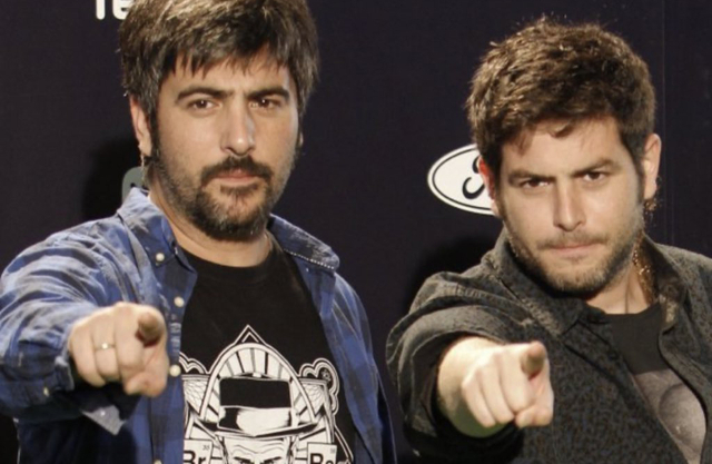 El duo format pels germans Muñoz, Estopa, ha estat el triat per interpretar “El Madero”, la cançó principal de la icònica sèrie “Los hombres de Paco”