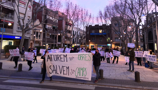Protesta davant l'Ajuntament del Prat de Llobregat