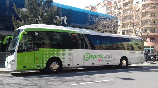 la línia e8 Corbera de Llobregat–Barcelona, de la xarxa d’autobusos d’altes prestacions de la Generalitat de Catalunya exprés.cat poden conèixer amb informació en temps real les dues properes arribades per línia i sentit a través de quatre panells dinàmics