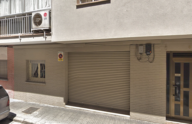 SUCCESSOS: Un ferit lleu en un incendi en un garatge del Prat de Llobregat