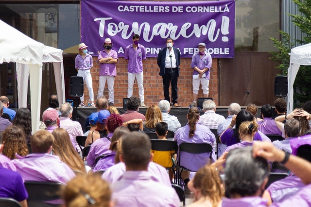 Els Castellers de Cornellà celebren trenta anys de vida