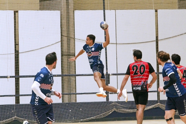 ESPORTS (HANDBOL, DIVISIÓ D’HONOR PLATA MASC.): L’Handbol Esplugues cau a Alacant