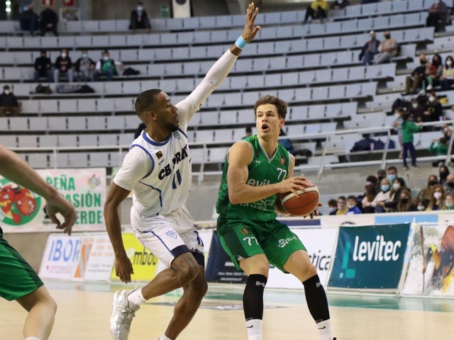 ESPORTS (BÀSQUET, LEB OR): Treballada victòria del CB Prat a Osca