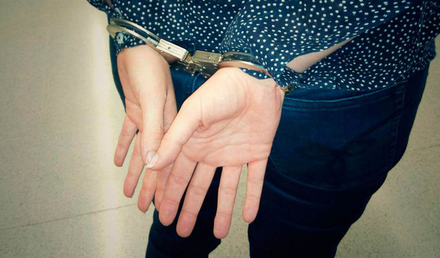 Empenyoraven joies fraudulentes en establiments de compravenda d'or 