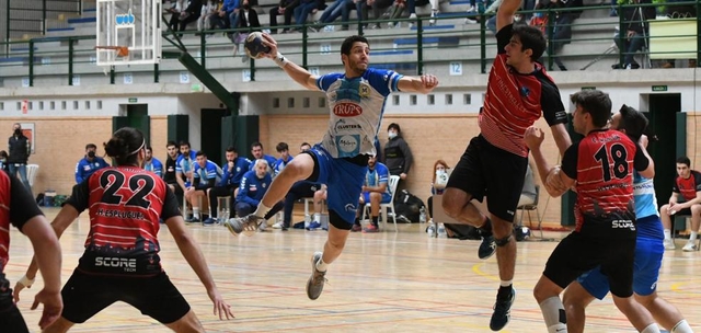 ESPORTS (HANDBOL, DIVISIÓ D’HONOR PLATA MASC.): L’Handbol Esplugues s’enfonsa a la segona part