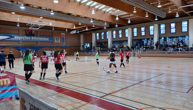 ESPORTS (FUTBOL SALA, PRIMERA DIVISIÓ FEM.): La Penya Esplugues cau amb contundència (8-0) a la pista del Móstoles