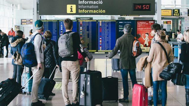 SOCIETAT: L’Aeroport del Prat registra 1,7 milions de passatgers al gener, el 48% menys que el 2019
