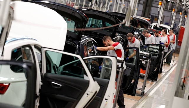 La direcció de Seat obre la porta a una retallada de la plantilla