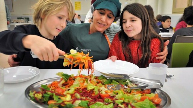 Fundesplai redueix un 42,5% les emissions de CO2 dels menús escolars