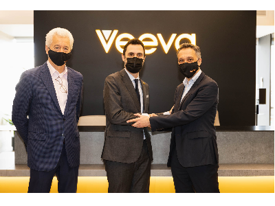 El conseller d’Empresa i Treball, Roger Torrent, i el president de Veeva Europe, Chris Moore, van inaugurar ahir divendres les noves instal·lacions de l’empresa nord-americana Veeva a Cornellà de Llobregat