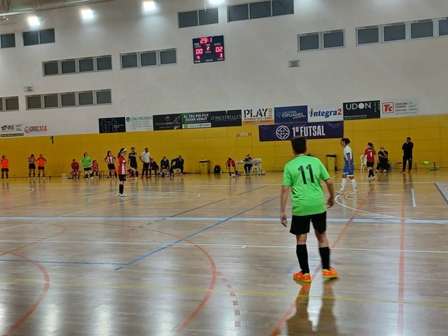 ESPORTS (FUTBOL SALA, PRIMERA DIVISIÓ FEM.): La Penya Esplugues topa (0-2) amb l'ordenada defensa del Marín 