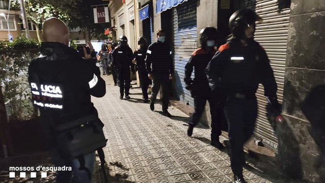 SUCCESSOS: Vuit detinguts en un operatiu policial contra el tràfic de drogues al barri de Can Sellarès a Viladecans