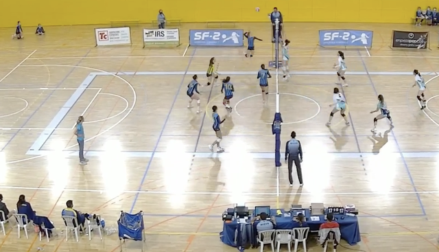 ESPORTS (VOLEIBOL, SUPERLLIGA FEMENINA 2): El CV Esplugues s’endú el derbi baixllobregatí