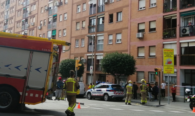 SUCCESSOS: Ensurt en un pis de Sant Feliu que sortia fum i sense la presència del seu propietari