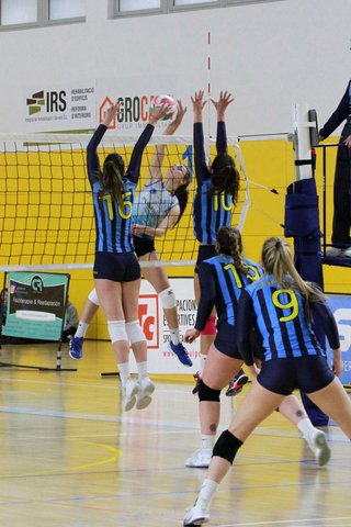 ESPORTS (VOLEIBOL, SUPERLLIGA FEMENINA 2): Derrota del CV Esplugues a Las Palmas