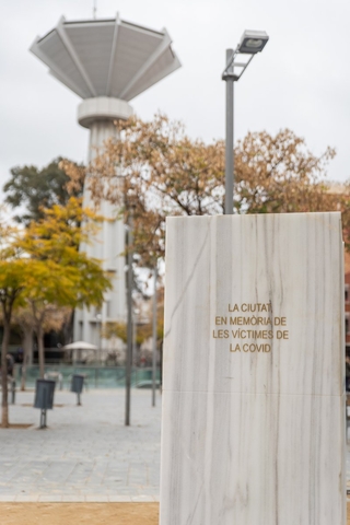 CRISI COVID-19: Una escultura recorda al Prat la memòria de les persones que han perdut la vida a causa del coronavirus