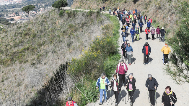 Esplugues, seu d'una passejada de marxa nòrdica intermunicipal 