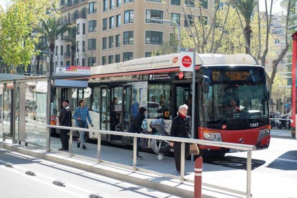 SUCCESSOS: Detingut a Esplugues un home per fer tocaments a una noia dins d’un autobús