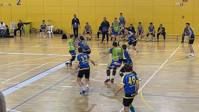 ESPORTS (HANDBOL, DIVISIÓ D’HONOR PLATA MASC.): Derrota per la mínima de l’Handbol Esplugues a Les Moreres
