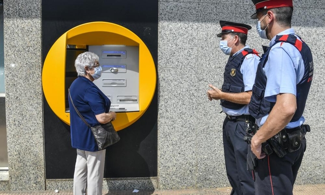 SUCCESSOS: Els Mossos d’Esquadra detenen dos homes a Castelldefels buscats per la Policia Nacional i la Guàrdia Civil