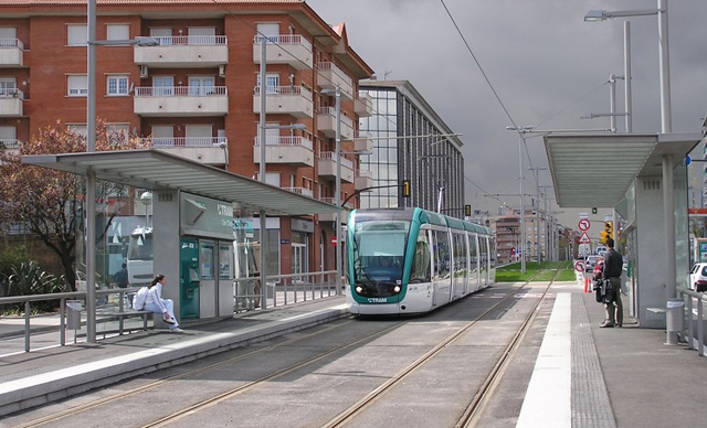  SUCCESSOS: Tres ferits en un incident a Esplugues en el Trambaix