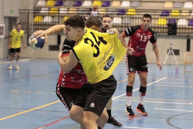 ESPORTS (HANDBOL, DIVISIÓ HONOR PLATA MASC.): L’Handbol Esplugues s’acomiada de la categoria amb derrota