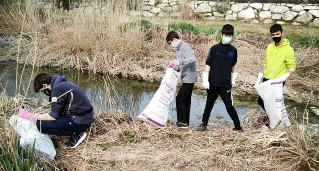 Cinc entitats de Sant Feliu de Llobregat organitzen, aquest dissabte 14 de maig, una nova edició de ‘Netejem el Llobregat’