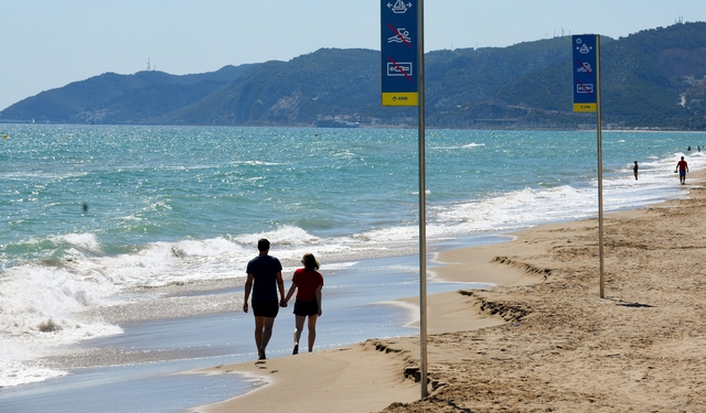 Tret de sortida a l’inici de bany de les platges metropolitanes