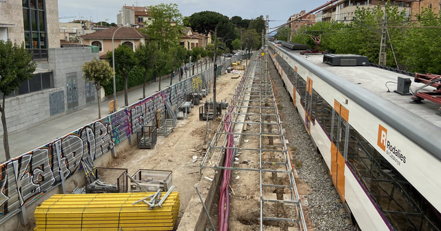 Xavier Flores visita les obres de soterrament del tren a Sant Feliu