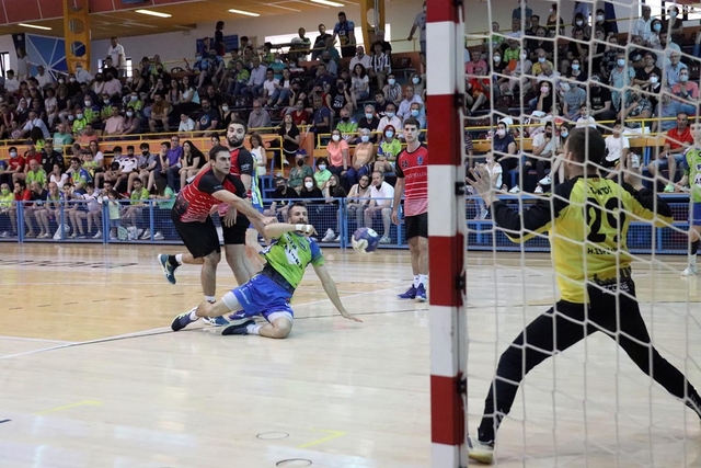 ESPORTS (HANDBOL, DIVISIÓ D’HONOR PLATA MASC.): Derrota espluguina per la mínima a Zamora