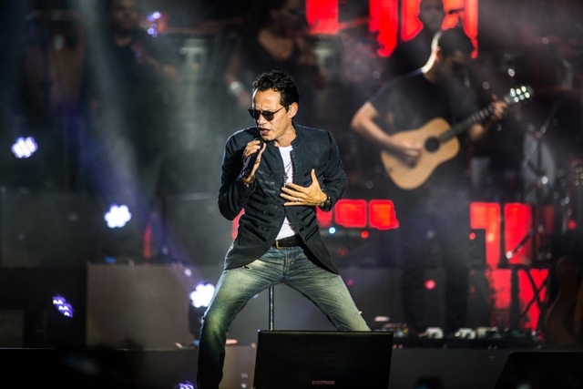Marc Anthony enlluerna amb el seu concert a Cornellà