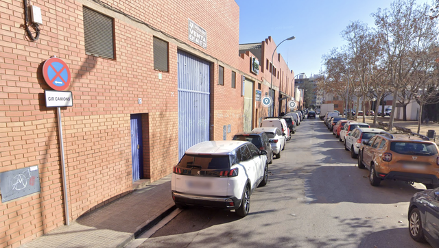 SUCCESSOS: Detenen in fraganti al Prat un jove que estava robant un vehicle de repartiment