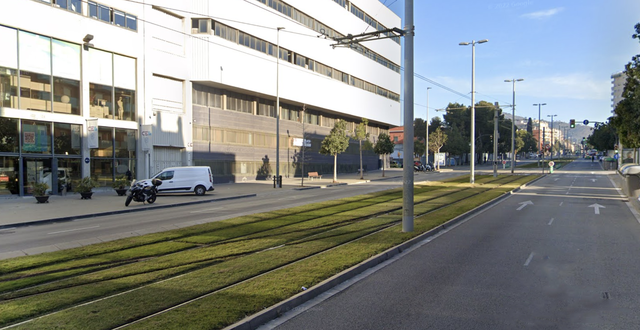 SUCCESSOS: Rescaten amb vida un home que s’havia llançat al Trambaix a Esplugues