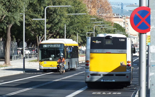 L'AMB estén les tarifes socials del transport públic
